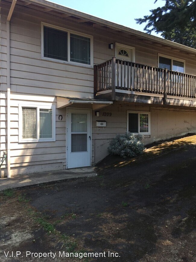 Building Photo - 2 br, 1 bath House - 1209 Washington St.