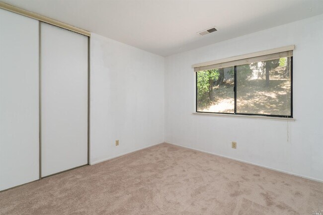 Foto del edificio - 21 Yarrow Ln