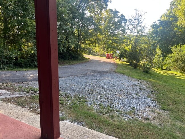 Building Photo - 8 Vine Ln