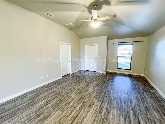 Foto del edificio - 3410 Bryan Ave