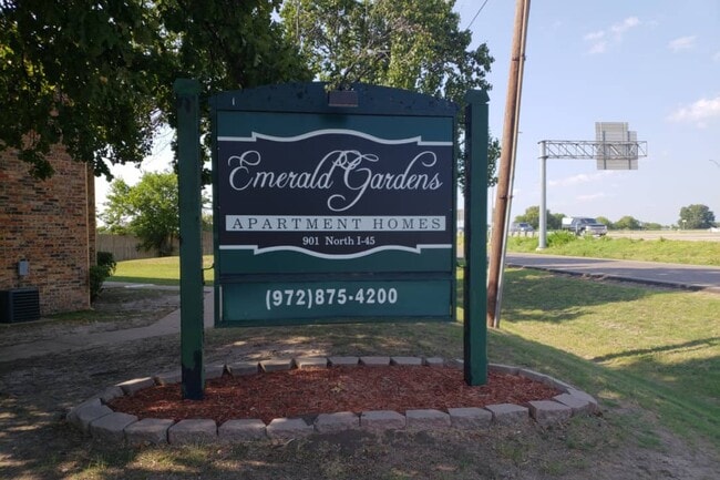 Building Photo - Emerald Garden Apartments