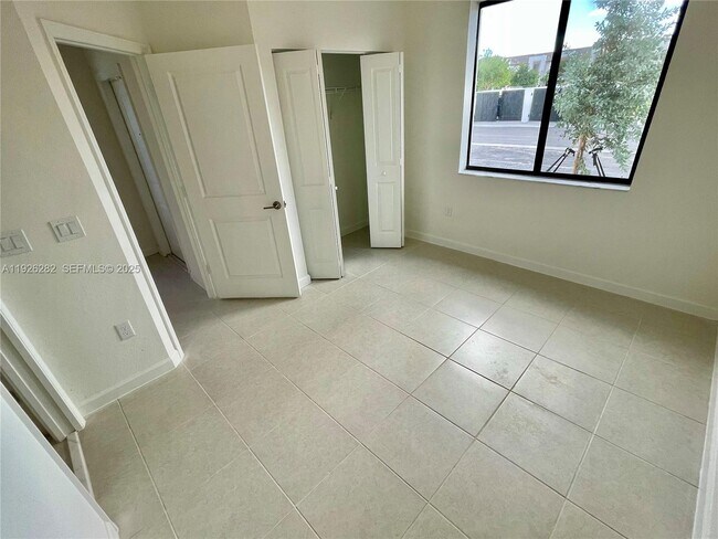 Foto del edificio - 20671 NE 7th Pl