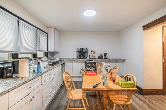 Building Photo - 335 Packard St