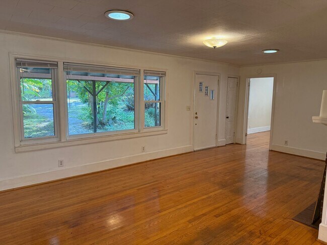 Foto del edificio - 3 Bedroom Ranch - Charming Country Living ...