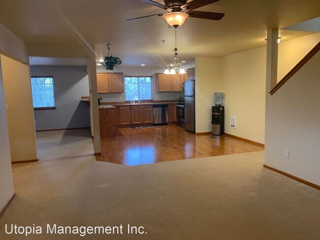 Building Photo - 2 br, 2.5 bath House - 4051 Eliza Ave #102
