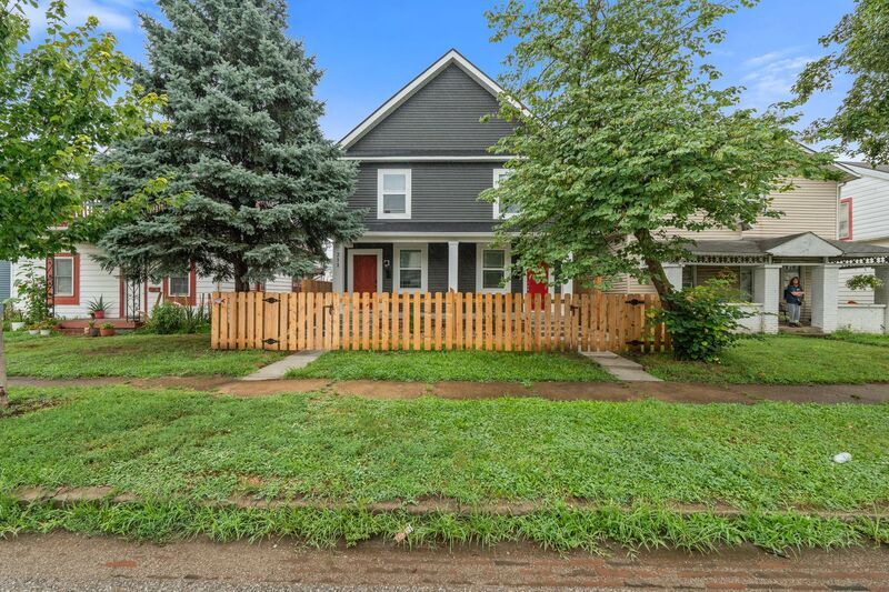 Primary Photo - 209 N Addison St