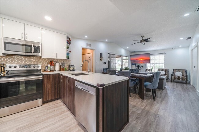 Foto del edificio - 5400 Lakewood Cir S