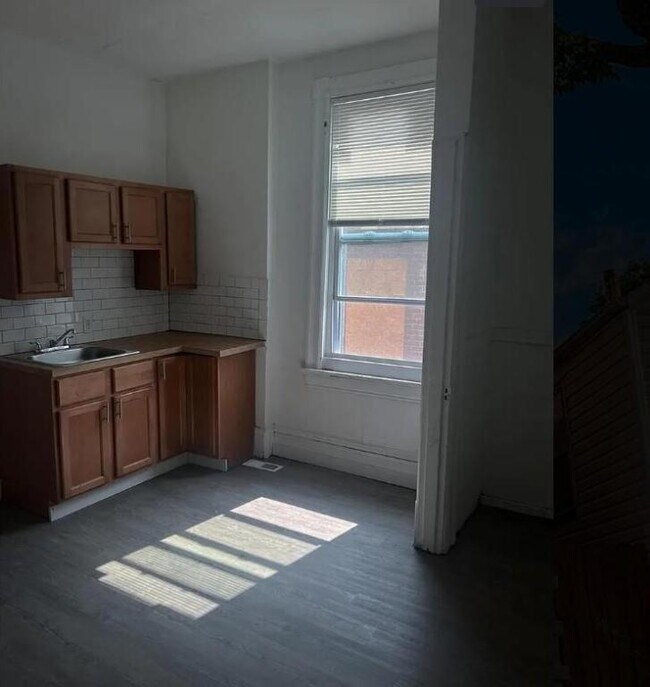 Foto del edificio - 824 Canaan Ave