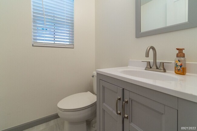Foto del edificio - CENTRAL AC 3BR 2.5BA w/2-Car Garage & Backyard @ Spinnaker, Ewa Beach!
