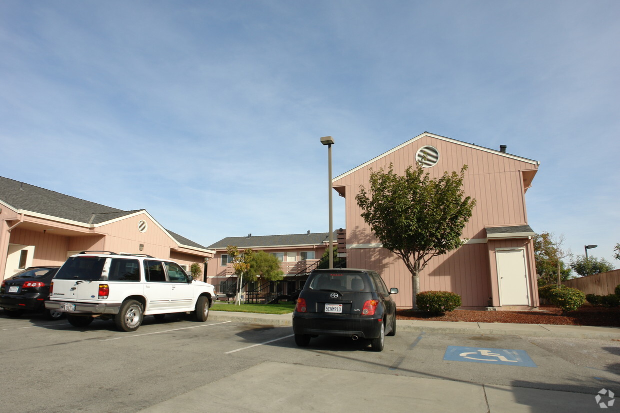 Building Photo - Mariposa Apartments