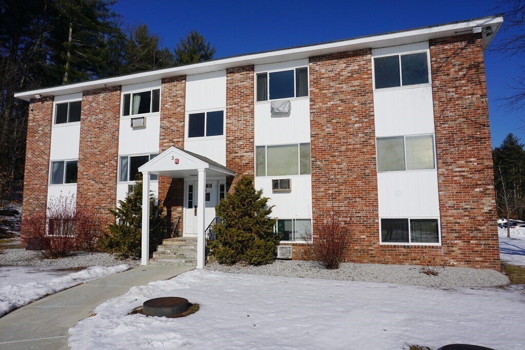 5 Turnpike Rd Unit 322, Townsend, MA 01469 Condo for Rent in Townsend
