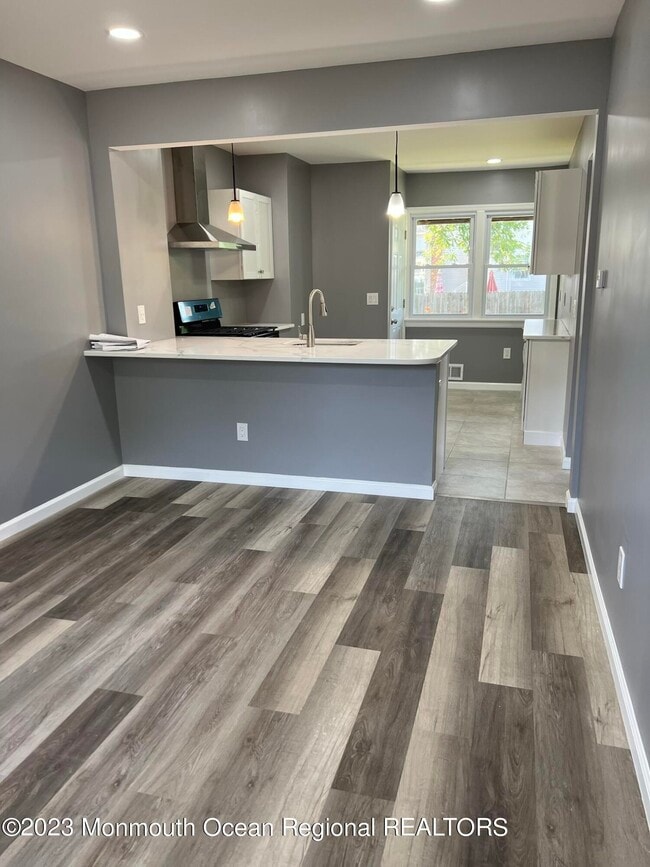 Building Photo - 1113 6th Ave