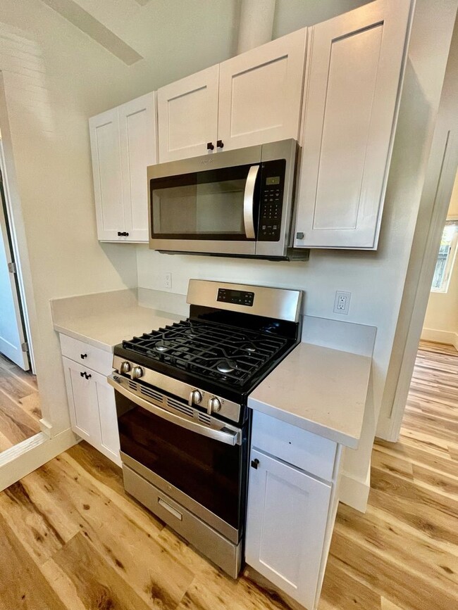 Foto del edificio - 2 bedroom/1 Bathroom - Isla Vista