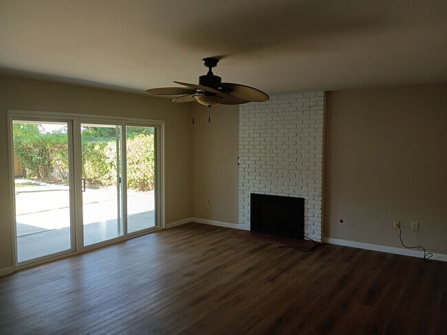 Building Photo - 5916 Daggett Ave