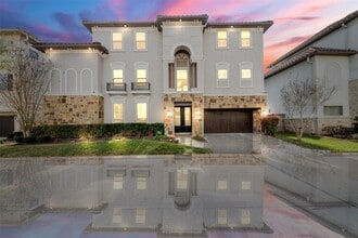 Building Photo - 908 Amelia St