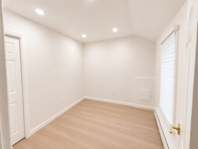 Foto del edificio - 8 Woodland Cir N
