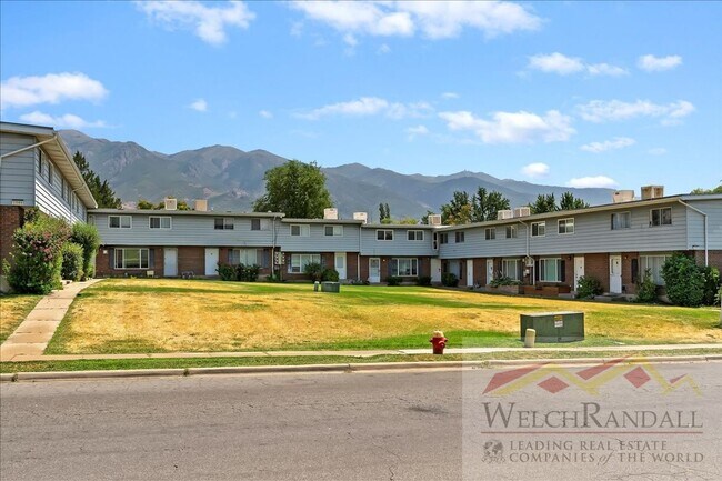 Foto del edificio - Beautifully Remodeled 3 Bed 2.5 Bath Townh...