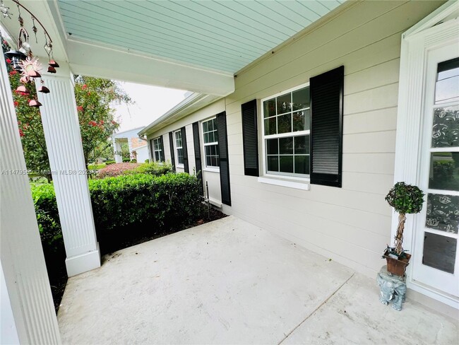 Building Photo - 6411 SW 35th Way