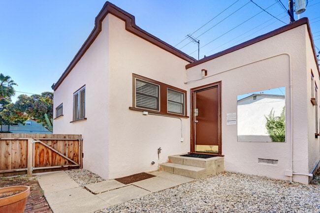 Building Photo - 2719 Broadway Ave in Santa Monica