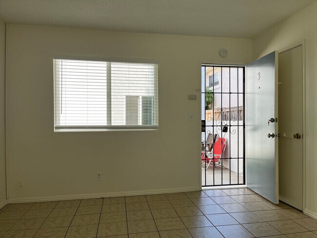 Building Photo - **Move in special $ 500 off 1st month's re...