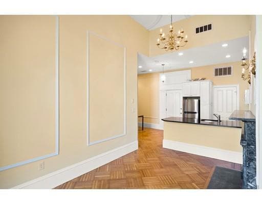Building Photo - 127 Beacon St