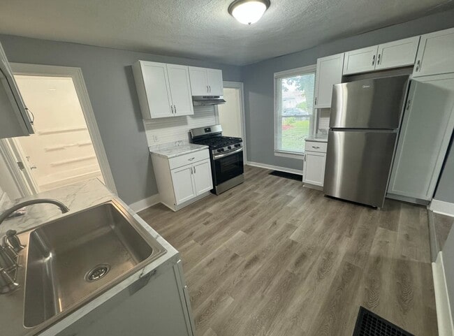 Building Photo - New Remodeled Rental READY NOW!