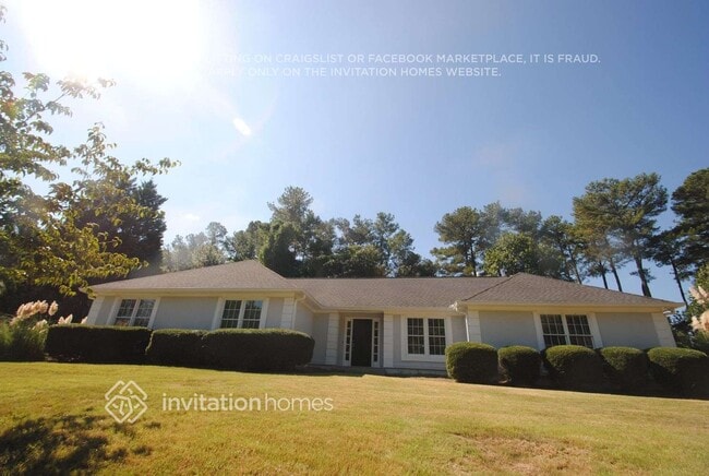 Building Photo - 3061 Lakecrest Dr