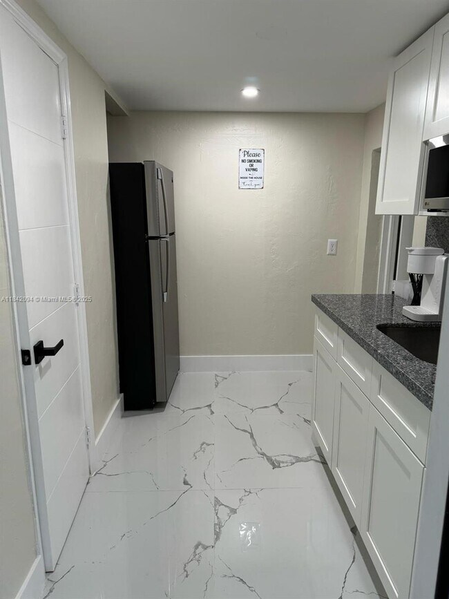 Foto del edificio - 7711 SW 19th St