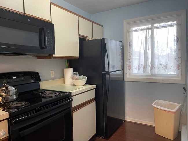 Building Photo - 161 Highwood Dr
