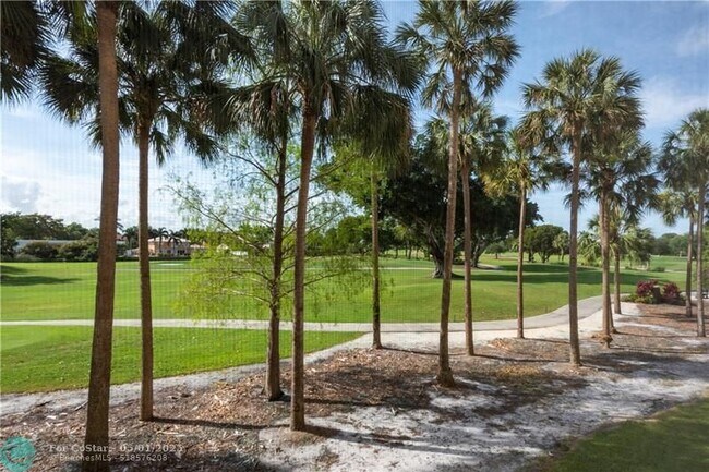 Building Photo - 250 Jacaranda Dr