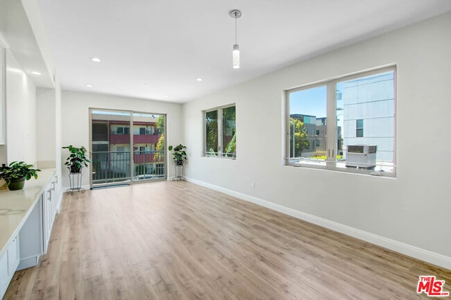 Foto del edificio - 11753 Iowa Ave