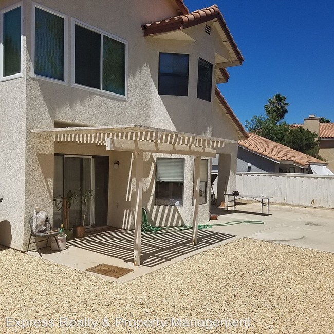 Building Photo - 35152 Momat Ave