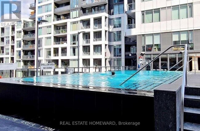 Building Photo - 576 Front St W