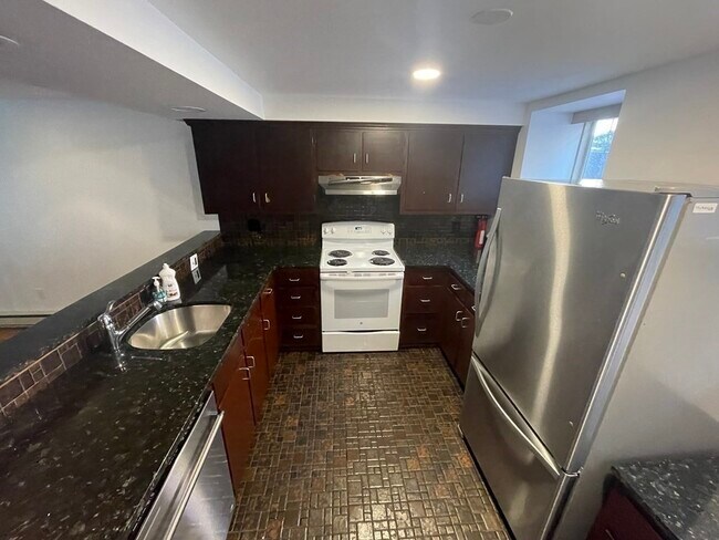 Building Photo - 36 Hanson St