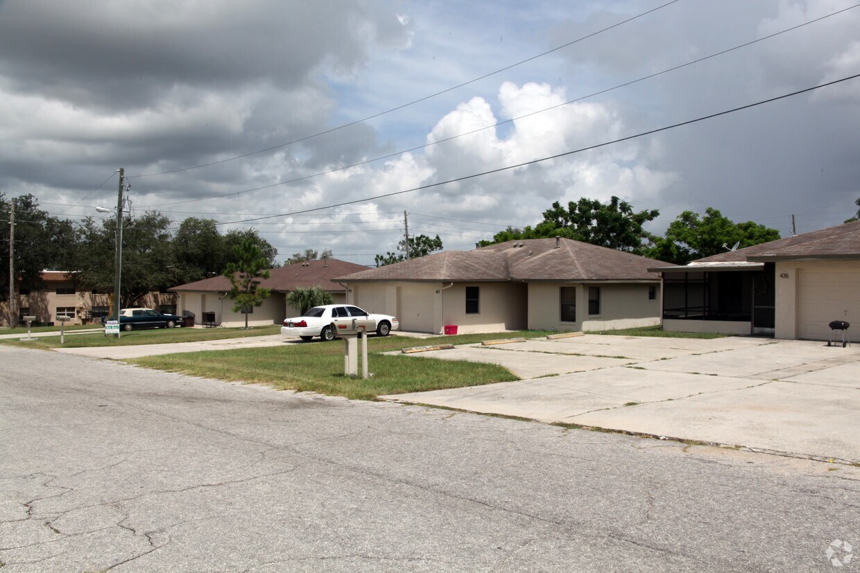 410 Domaris Ave, Lake Wales, FL 33853 Apartments in Lake Wales, FL