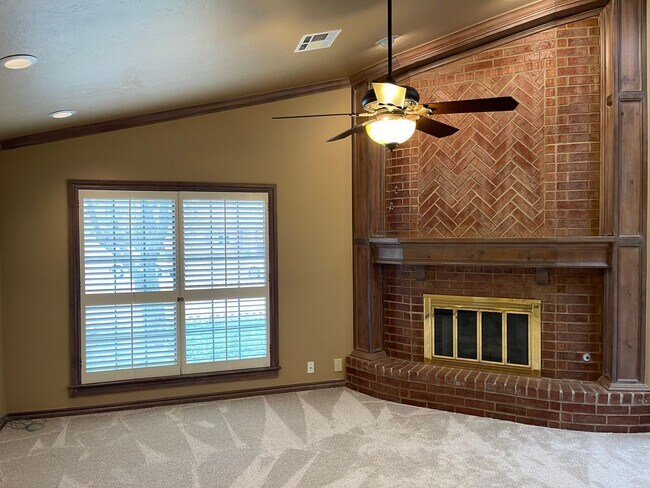 Foto del edificio - 55 and up community!!  2 bed flex floorplan with office, bright natural light throughout, 2 car g...