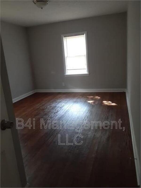 Building Photo - 1102 33rd St