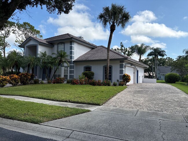Foto del edificio - 2-Story pool home in The Fairways of Hunte...