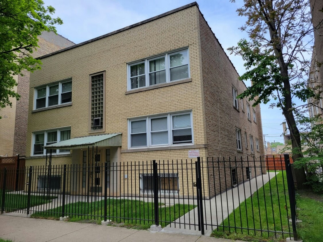 Building Photo - 5645 N Spaulding Ave