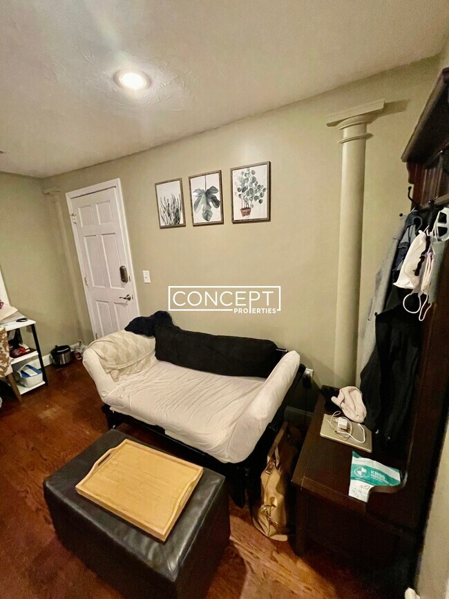 Building Photo - 735 Somerville Ave