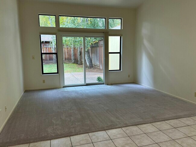 Building Photo - 620 Oriole Ave