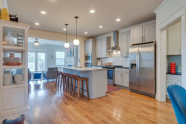 Foto del edificio - 1407 Pillow St