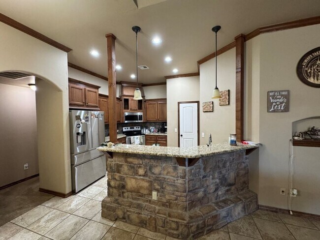 Building Photo - 3 bed, 2 bath, 2 car storm shelter in Yuko...