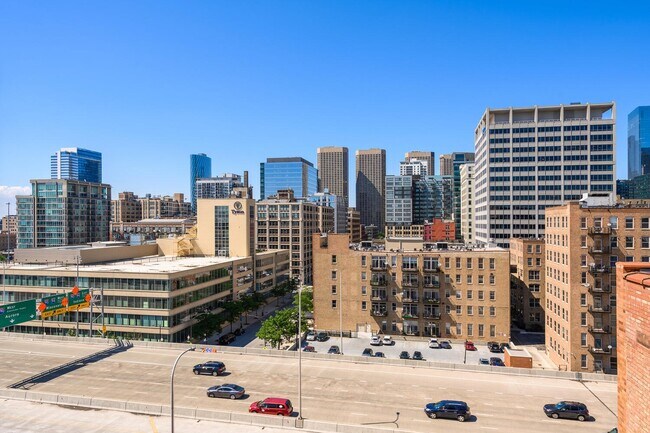 Foto del edificio - 500 S Clinton St
