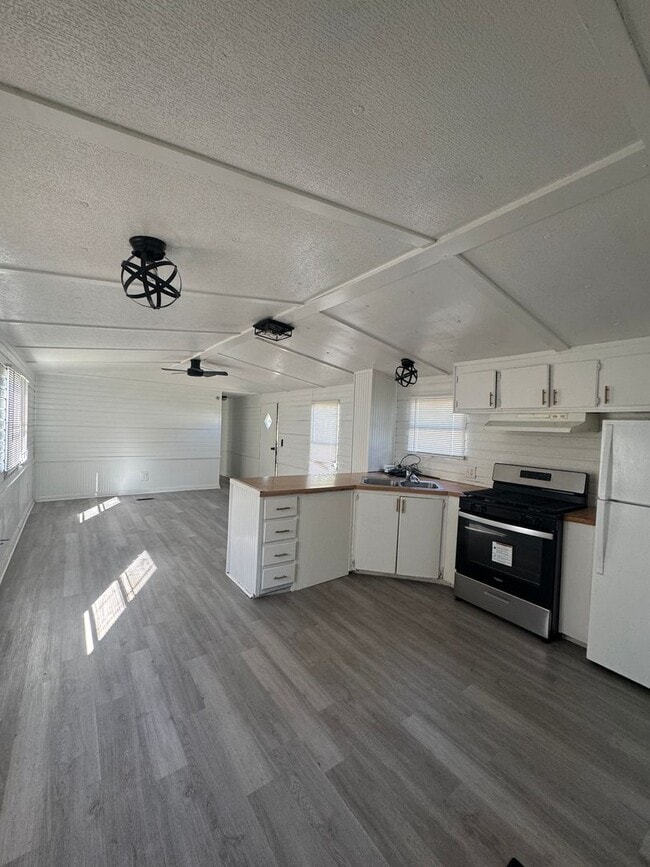 Building Photo - Rental Property