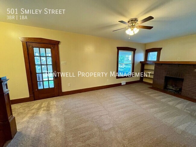 Building Photo - 501 Smiley St