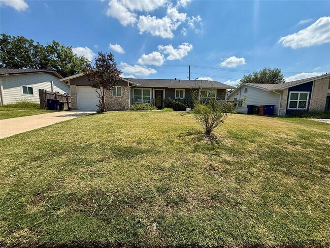Foto del edificio - 5229 Basswood Ln