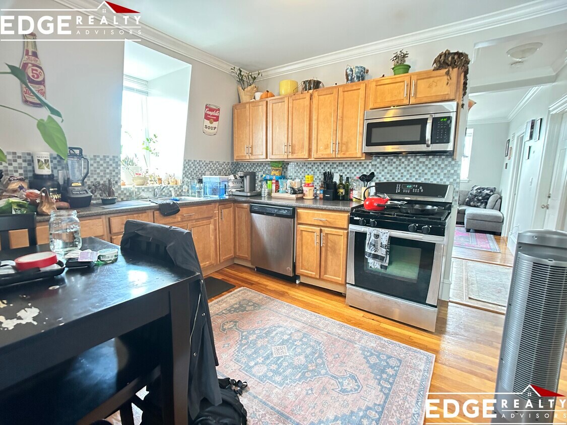 Primary Photo - 33 Bigelow St