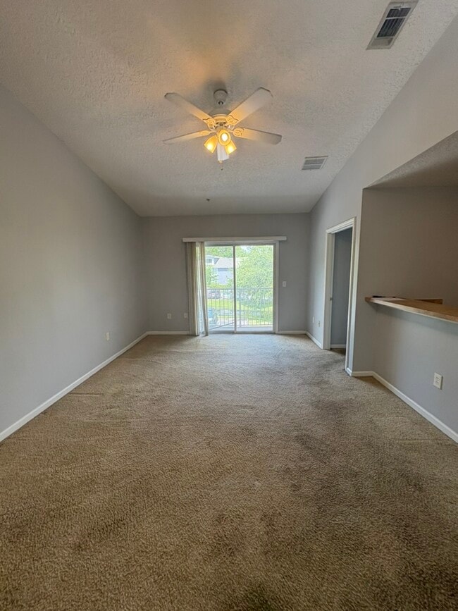 Foto del edificio - 7920 Merrill Rd