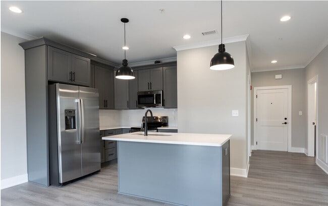 Building Photo - East Pointe Luxury Apartments